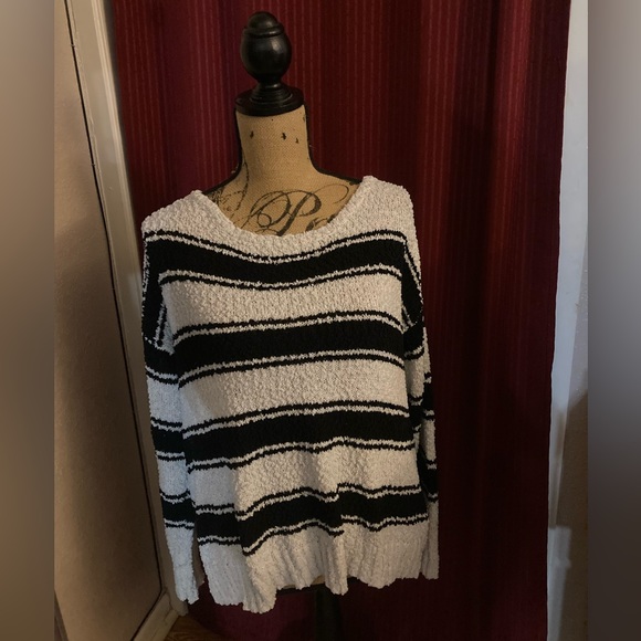 Maurices black and white popcorn sweater, size large - Picture 3 of 4